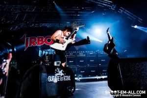 Airbourne-2 Guitare en scene 2014 – photographie Alexandre Coesnon
