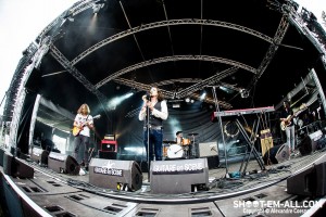 Dirty Sound Magnet Guitare en scene 2014 – photographie Alexandre Coesnon