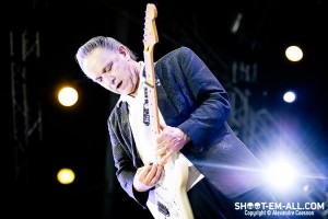 Jimmie Vaughan Guitare en scene 2014 – photographie Alexandre Coesnon