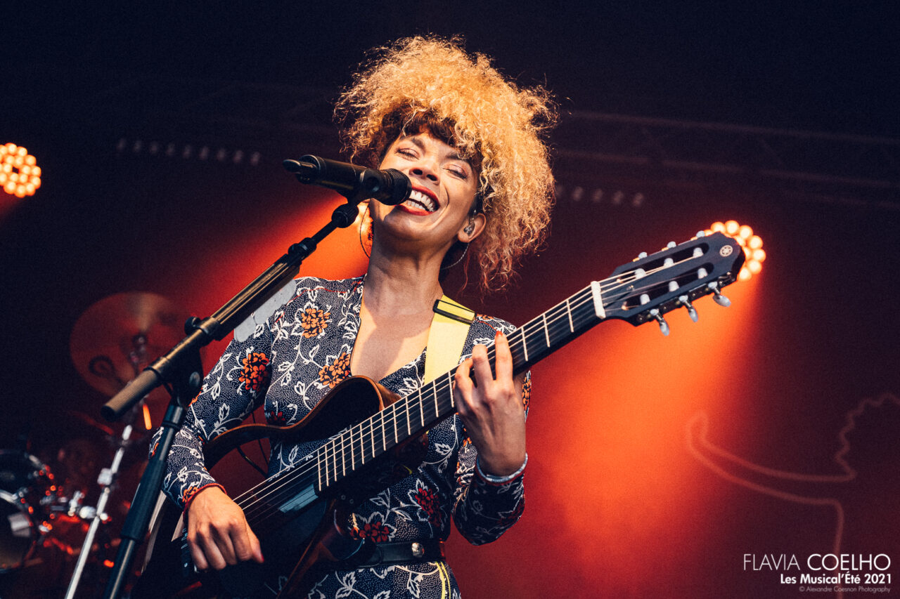 FLAVIA COELHO | Les Musical'Eté 2021, Annemasse – photographie Alexandre Coesnon