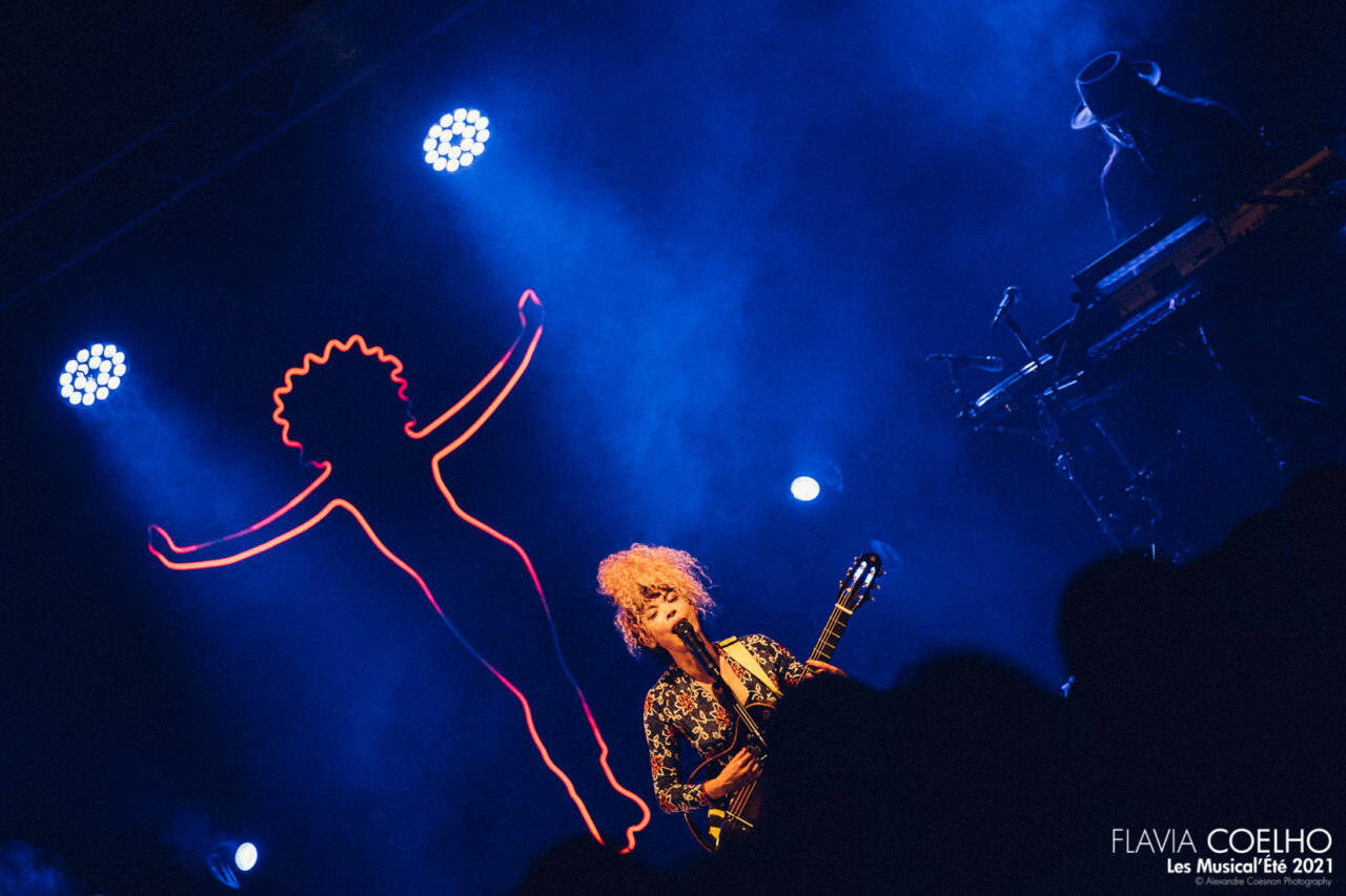 FLAVIA COELHO | Les Musical'Eté 2021, Annemasse – photographie Alexandre Coesnon