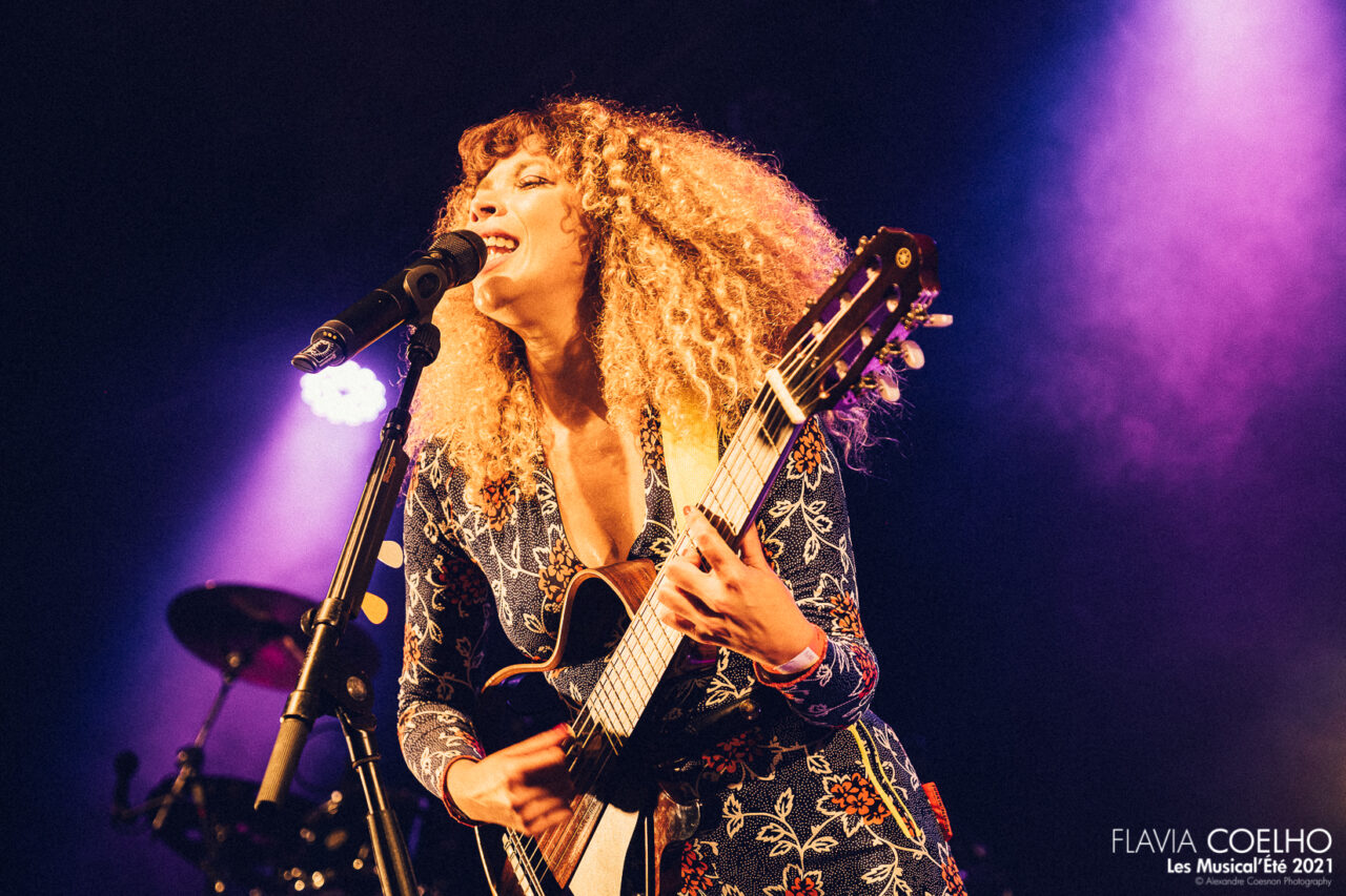 FLAVIA COELHO | Les Musical'Eté 2021, Annemasse – photographie Alexandre Coesnon