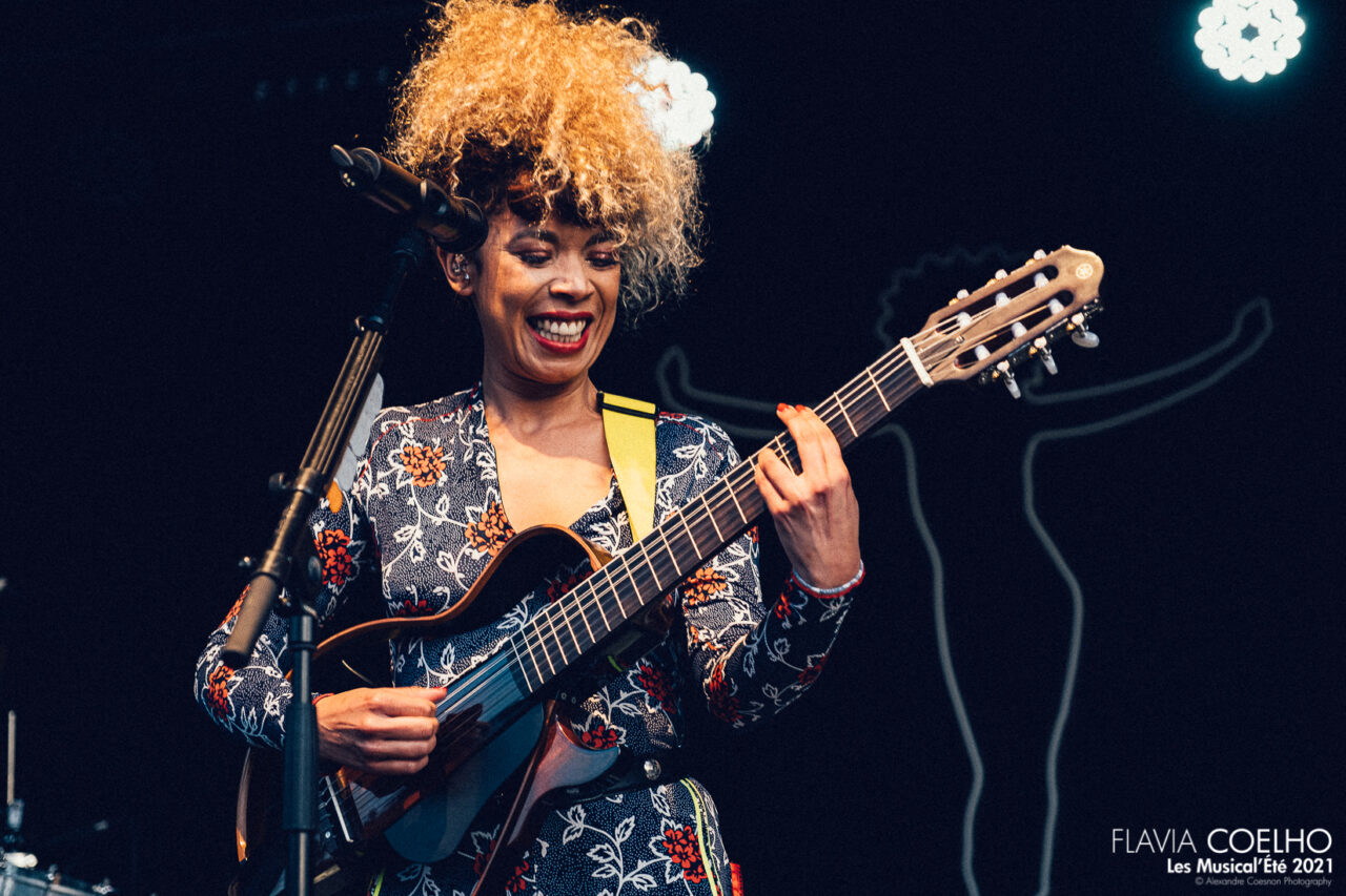 FLAVIA COELHO | Les Musical'Eté 2021, Annemasse – photographie Alexandre Coesnon