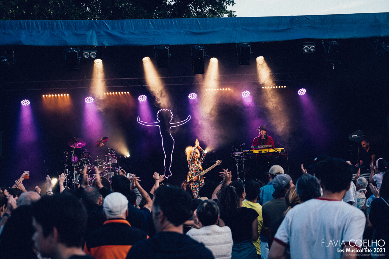 FLAVIA COELHO | Les Musical'Eté 2021, Annemasse – photographie Alexandre Coesnon