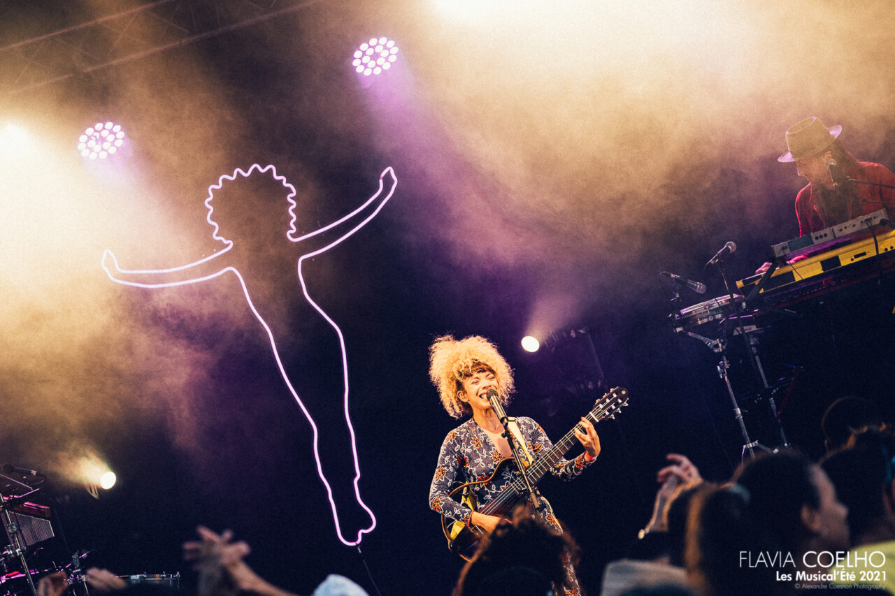 FLAVIA COELHO | Les Musical'Eté 2021, Annemasse – photographie Alexandre Coesnon